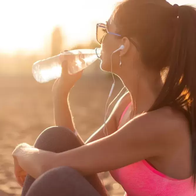 fitness athlete woman drinking water 